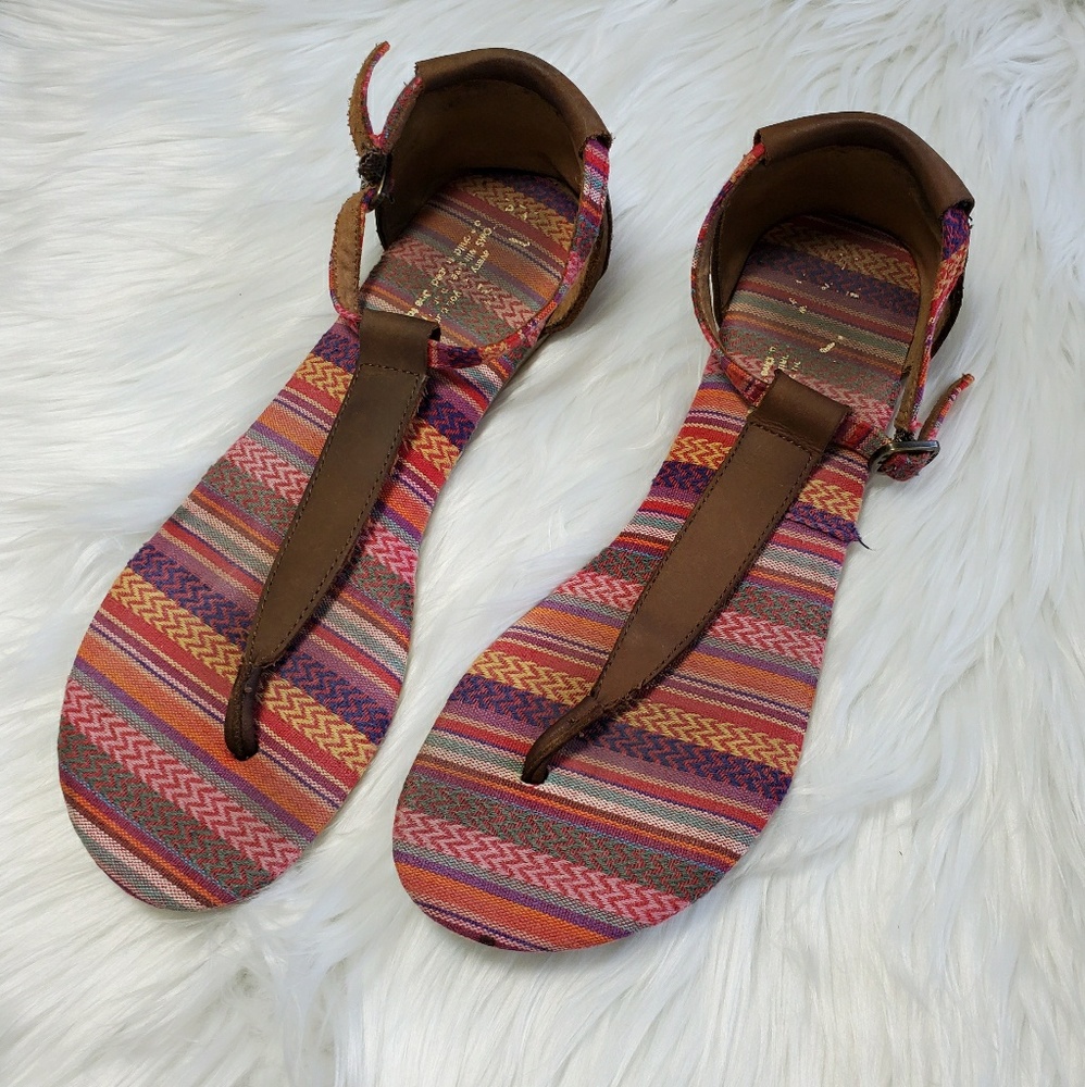 Tom's womens 8 playa woven leather sandals